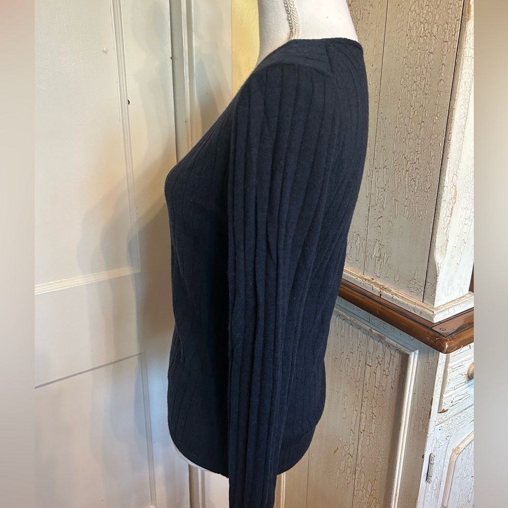 Banana Republic Navy V-Neck Knit Top - Picture 3 of 11